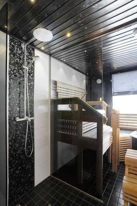 Majestic Penthouse With Sauna & High-Speed Wi-Fi And Parking 로바니에미 외부 사진